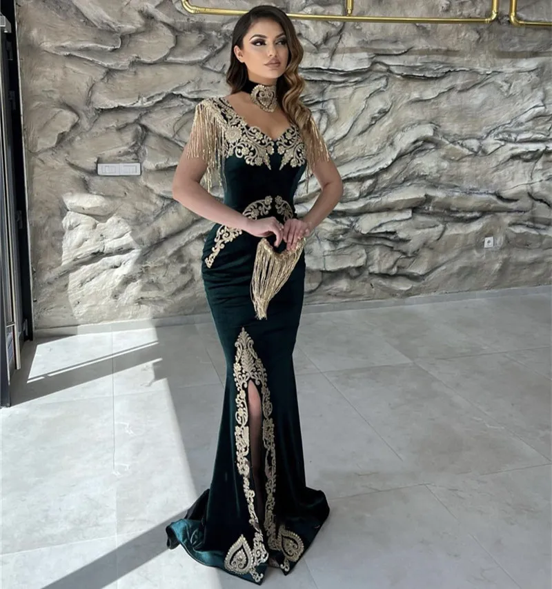 

Dark Dreen/Burgundy Velour Mermaid Prom Dresses Dubai Women Wear V Neck Champagne Applique Evening Party Gowns with Tassels