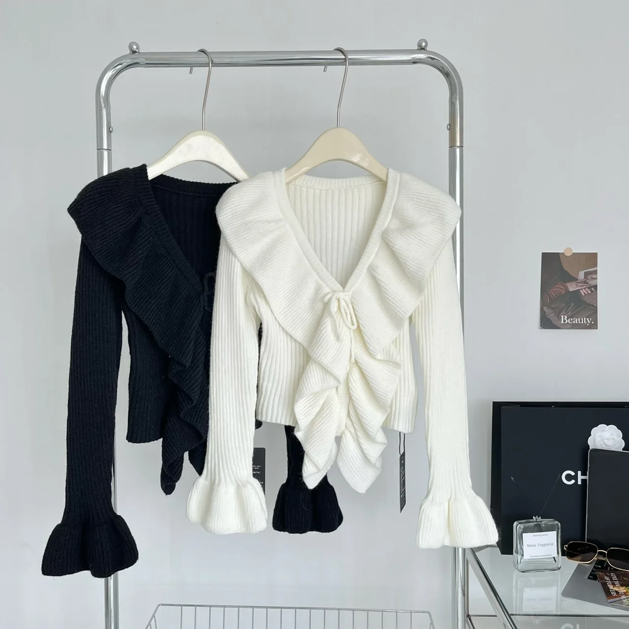 

Реальные изображения, Новинка осени 2022, дизайнерский короткий свитер с оборками и ремешками, вязаная рубашка, трикотажная одежда