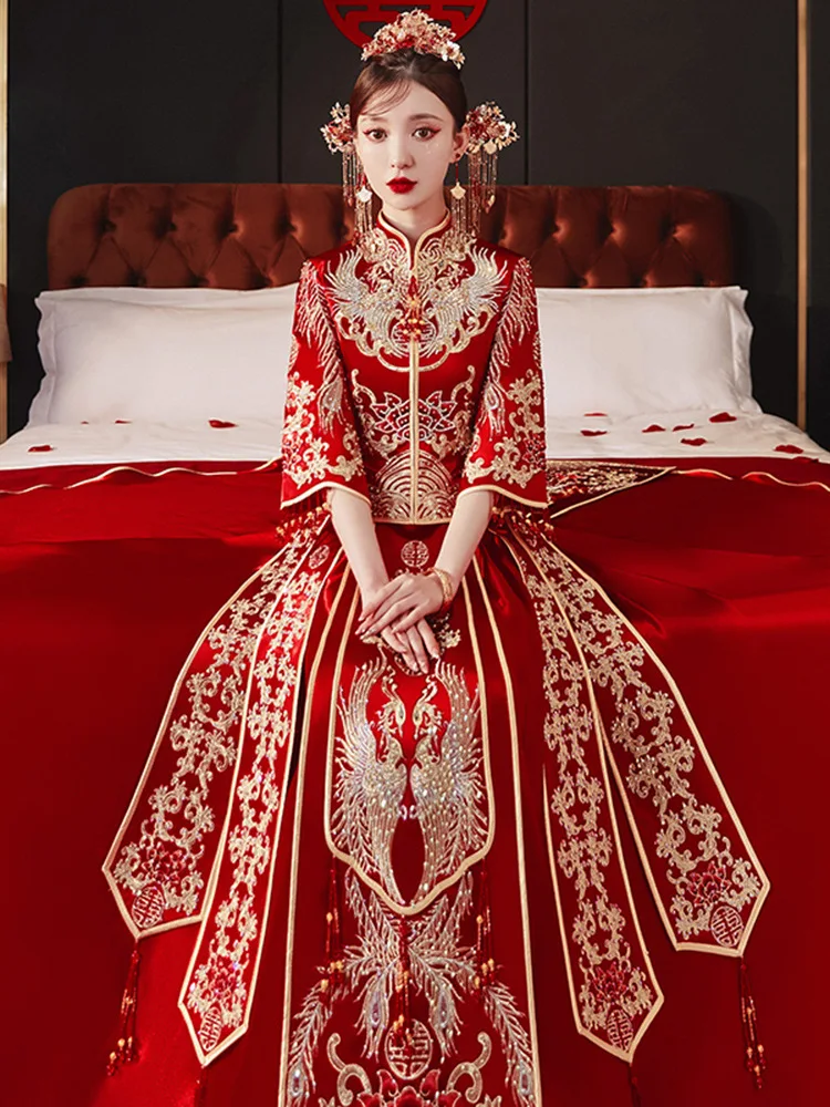 2023 neue chinesische Paar Vintage Mandarine Kragen Cheong sam Toast Kleidung Kostüm Drachen und Phoenix Stickerei Hochzeits kleid