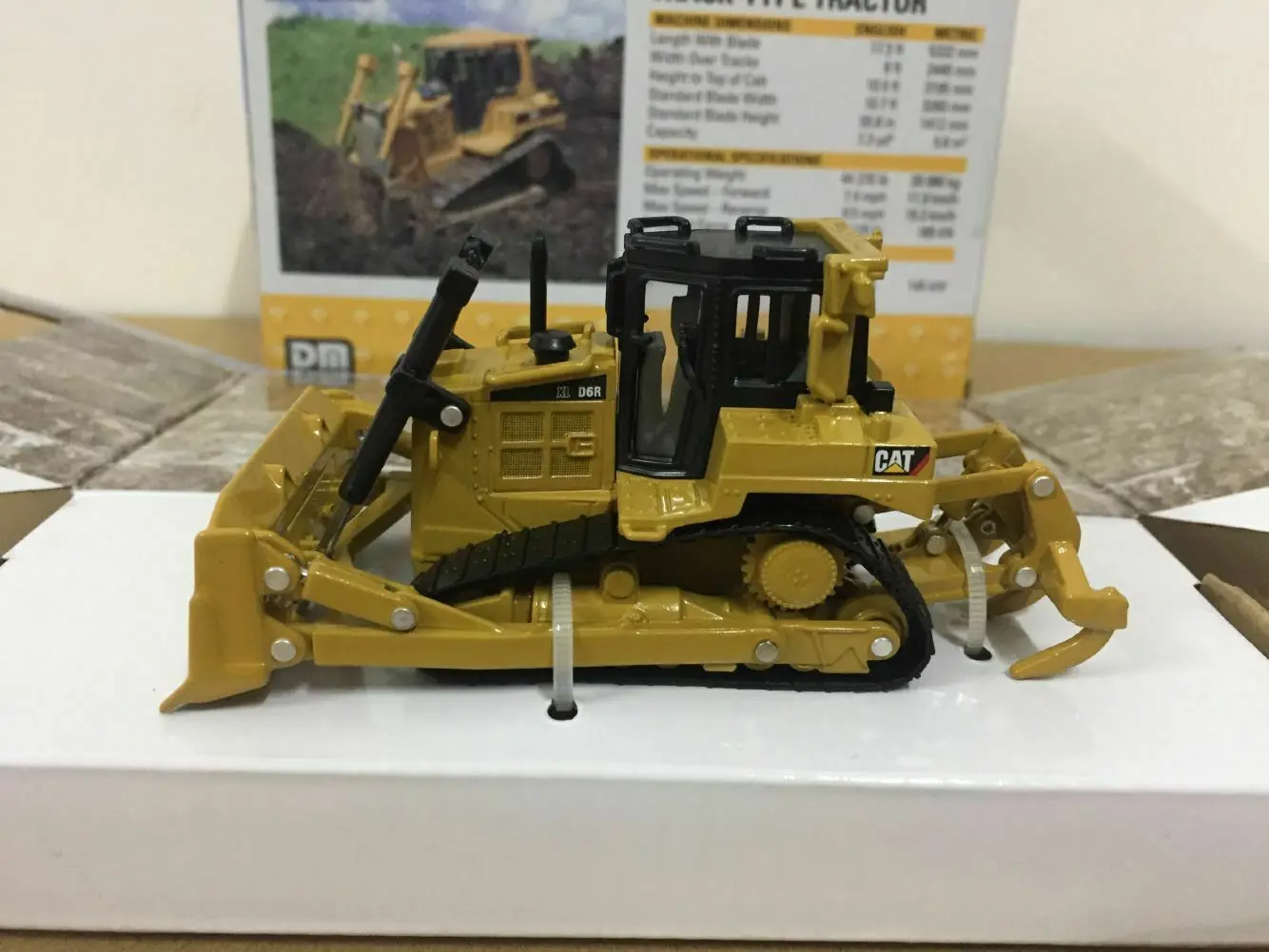 

Cat D6R XL Track-Type Tractor 1:64 Scale Metal Model By Diecast Masters 85607