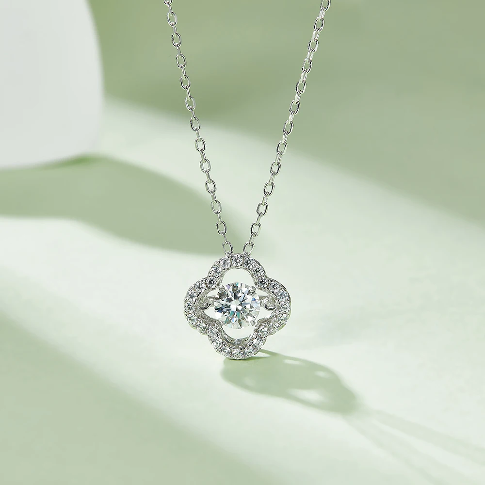 2024 최신 디자인 D 컬러 0.5ct Moissanite 펜던트 스톤 여성을위한 특별 목걸이를 흔들고 유지 웨딩 쥬얼리 선물