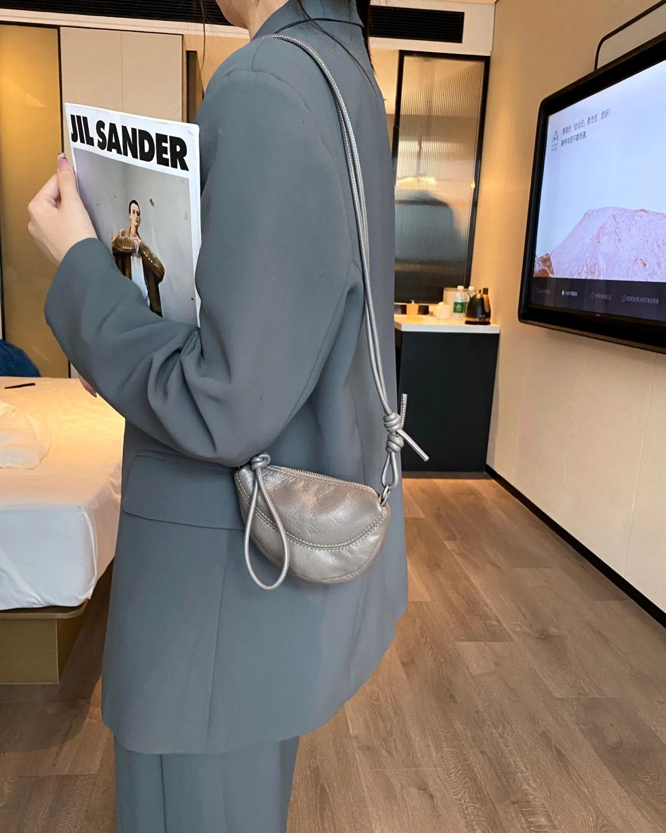 Elegant Genuine Leather Women's Crossbody Bag - Luxury Designer Fashion Mini Purse