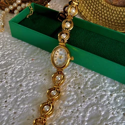 Elegant Retro Women's Watch with Pearl and Rhinestone Detailing - Waterproof and Perfect (WHITE)