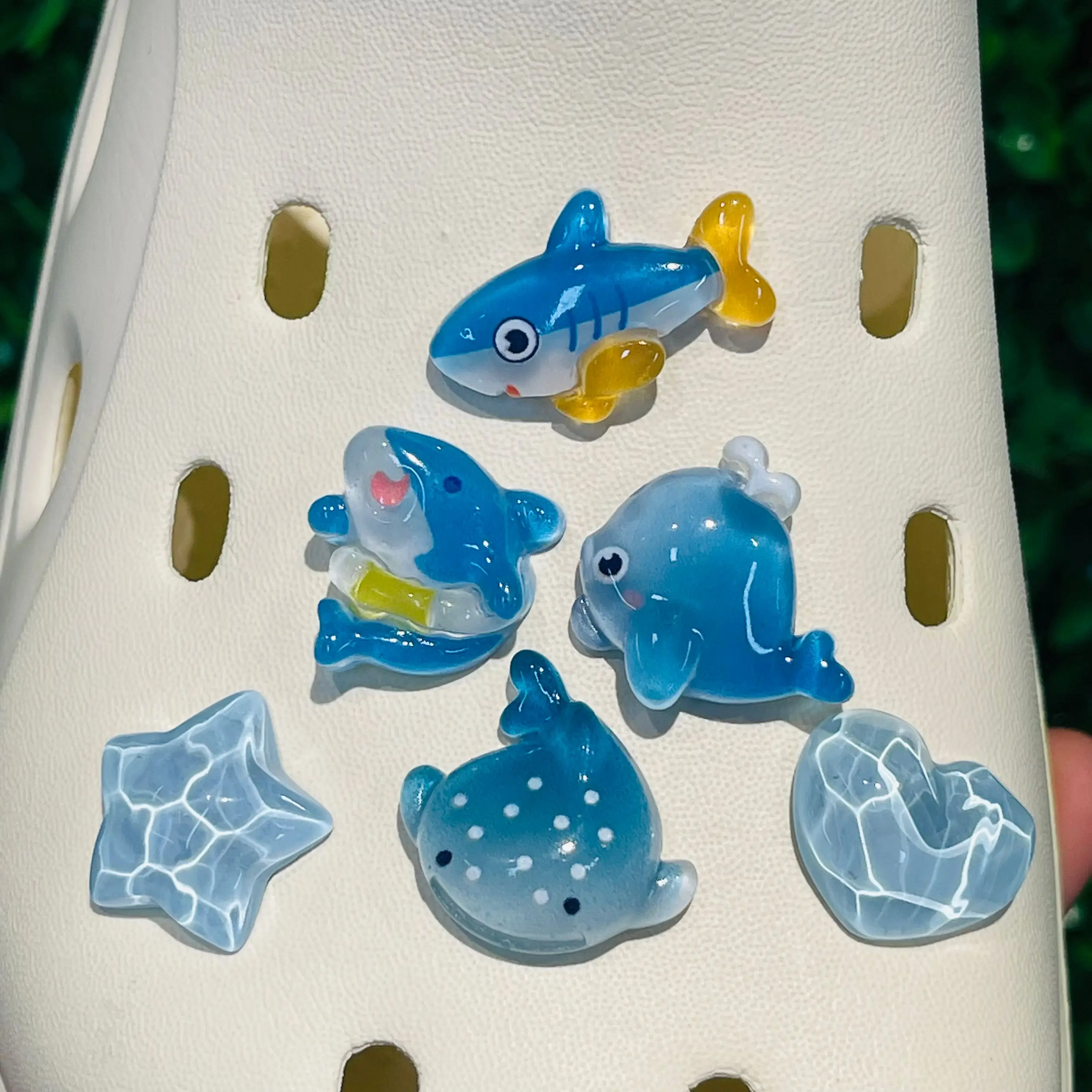 6 stücke Cartoon Blauwal Shark Delphin Stern Herz Harz Schuh Charms Schnalle Clog Garten Schuhe Dekorationen Loch Slipper Zubehör