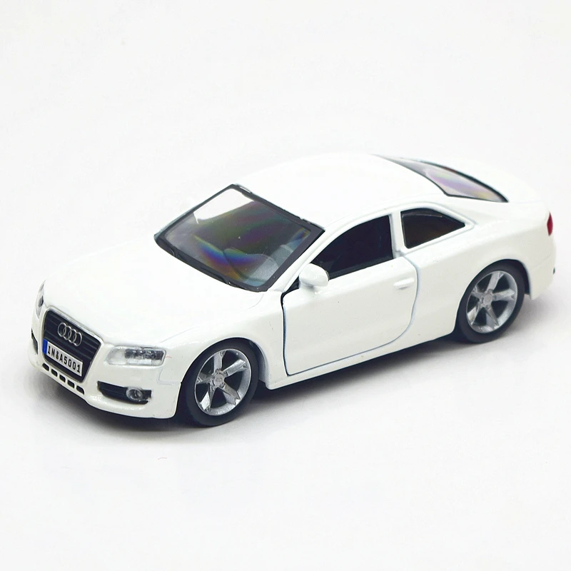 Audi A5 Sportback ホワイトミニカー Amazon | アウディ A5 スポーツバック 1/43 ミニカー AUDI