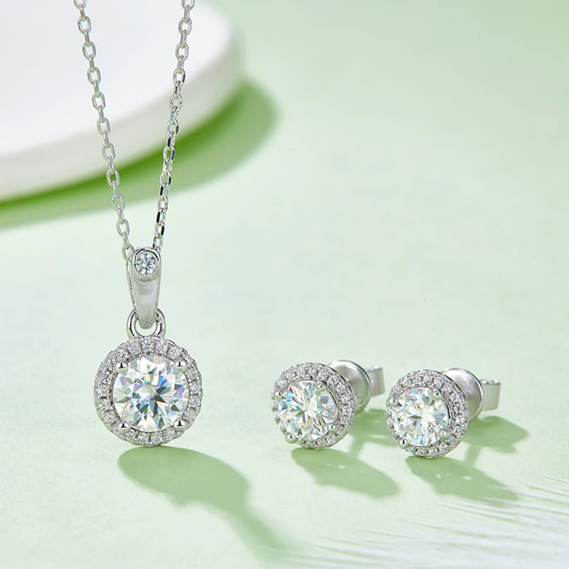 SGARIT Fashion Jewelry Round Brilliant Cut S925 Silver Jewelry Set 1 Carat VVS1D Moissanite Halo Stud Earrings and Pendant