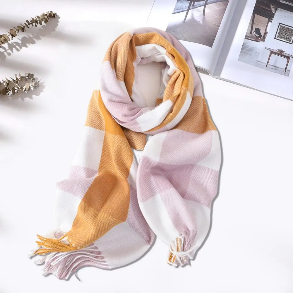 Рисунок 2 - Женский шарф с кисточками зимний