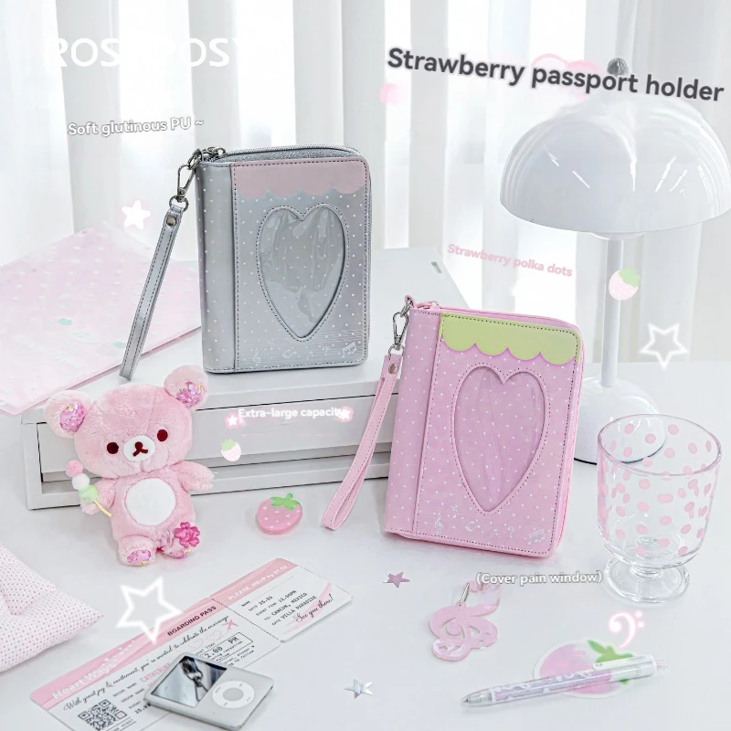 1PC Borsa Porta Passaporto con Motivo a Onde e Fragole, Portafoglio da Viaggio con Clip per Passaporto, Borsa Integrata per la Conservazione, Porta Carte Multifunzionale - immagine 2