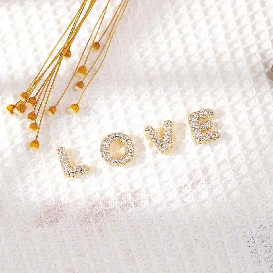 سلسال مميز بالحرف الانجليزية