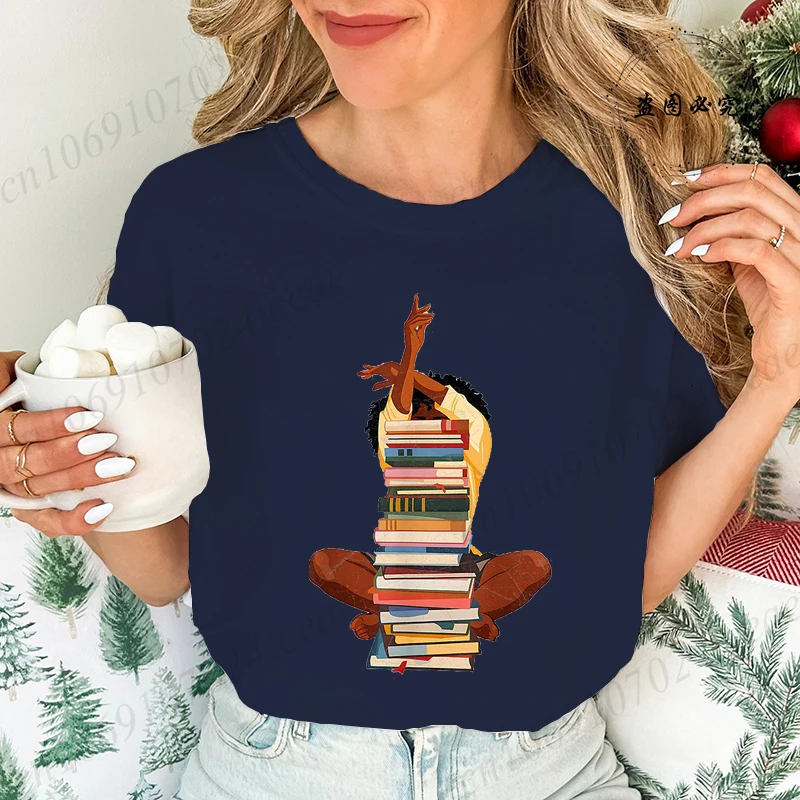 تي شيرت نسائي أسود بطبعة امرأة تقرأ، ملابس صيفية عصرية بأكمام قصيرة، تي شيرتات نسائية بتصميم ميلانين ماجيك لمحبي الكتب، هدية