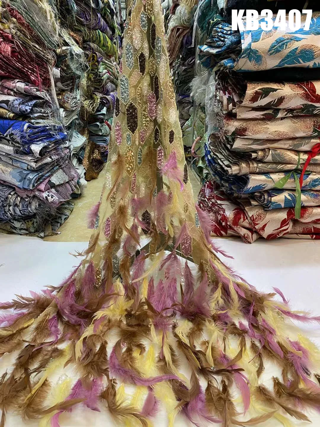 Рисунок 6 - Ткань с перьями, искусственное