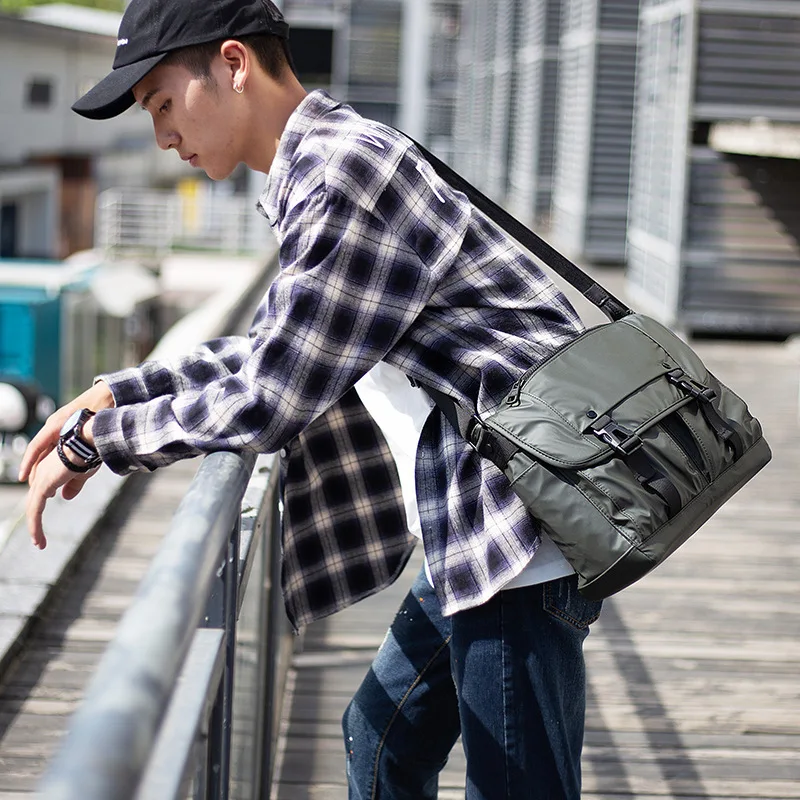 2023 New Men's Crossbody Bag Business Commuter Simple Postman Bag Anti Splashing Retro Workwear Style Shoulder Bag