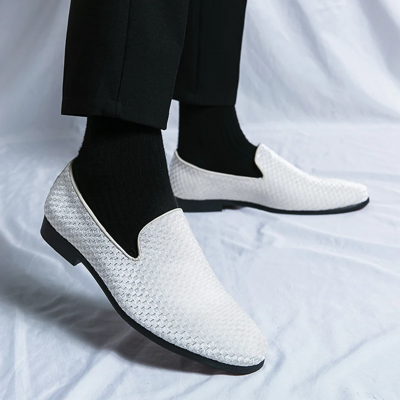 Dress Shoes Casual Men Loafers Big Size 38-47 Lazy Peas shoes Embroidery Moccasins Shoes Suede Leather Wedding shoes Zapatos
