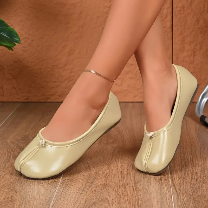 Split Toe Single Shoes Autumn New Round Toe Shallow Mouth Slip-on Soft Sole Non-slip Wear-resistant Flat Shoes