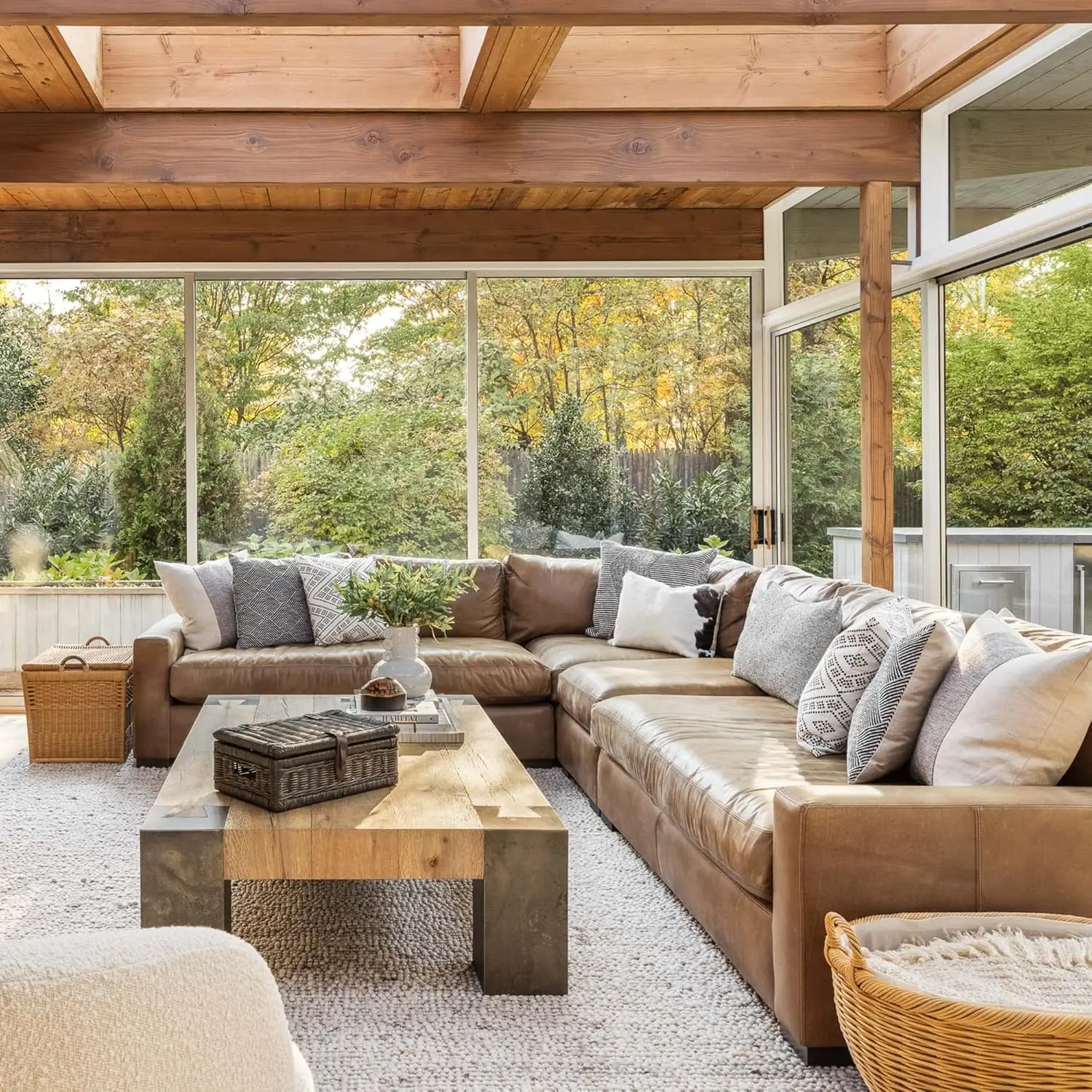 Oval Wicker Laundry Basket, 25 in L x 19 in W x 14 in H (17 in overall H), Sandstone