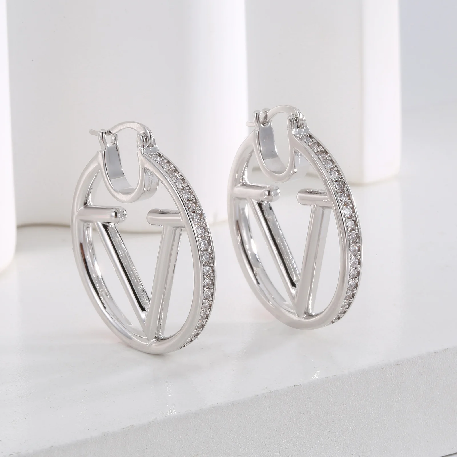 Double Sided Fashionable Round Letter V Zircon Ear Buckle for Women High-Quality Sense Hollow Jewelry Girls' Charm Earrings 4