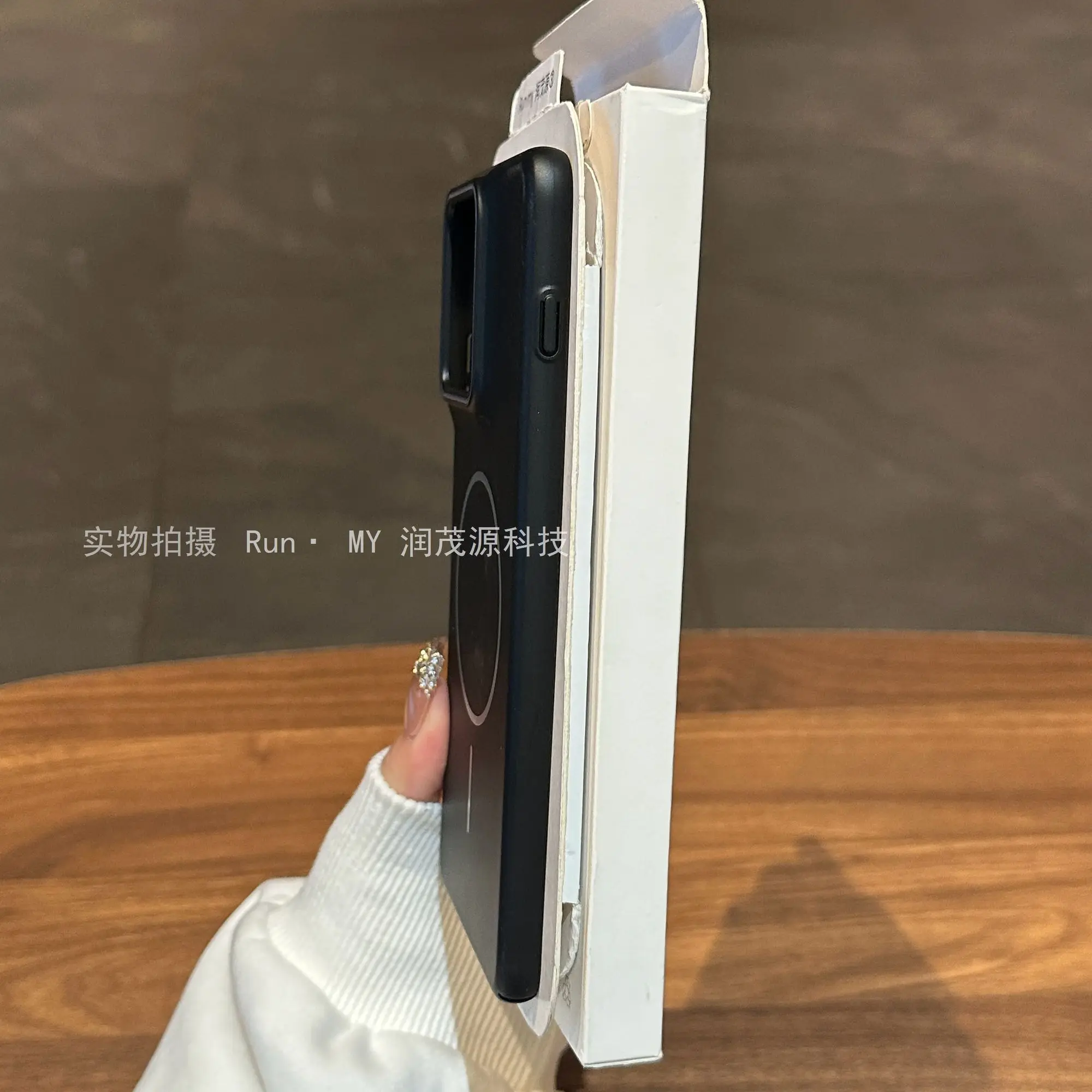 Magnetic Frosted Skin-Friendly Ultra-Thin Shockproof Phone Case