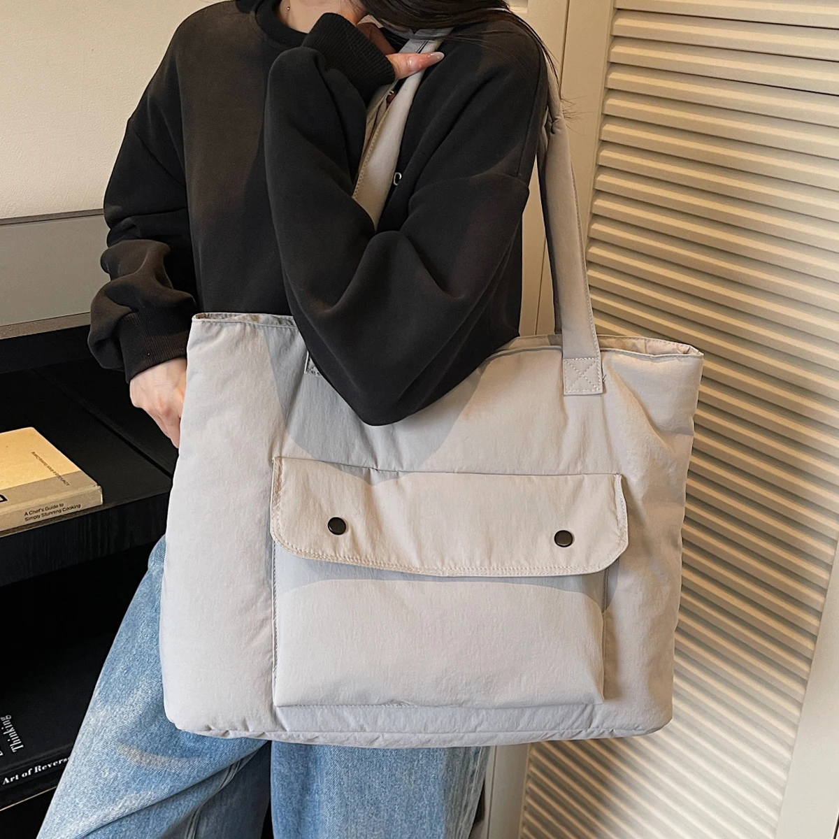 Tote Bag with Large Capacity for Women Commuting to Work, College Students Attending Classes, Shoulder Bag, 2025 New Style, High-End, Lightweight Canvas Bag for Work