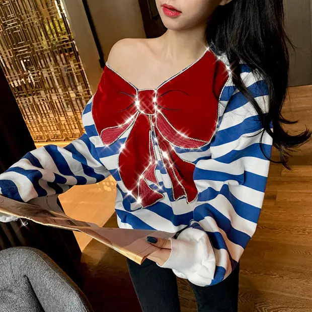 Blingbling Water Drill Red Velvet Bow Lazy Wind Loose Pullovers Top Women 2023 New Spring Age Reducing Navy Stripes Sweatshirt