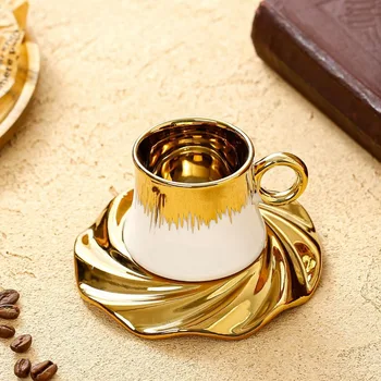 Set di piatti per tazze da caffè placcati in ceramica dell'Arabia Saudita del Medio Oriente di alta qualità Set di tazze e piattini dorati 1