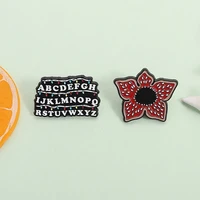 Broche en émail série TV américaine horreur science-fiction, fleurs de cannibale rouge, lumières de noël, broches de tasse, Badge à revers, bijoux cadeaux 3