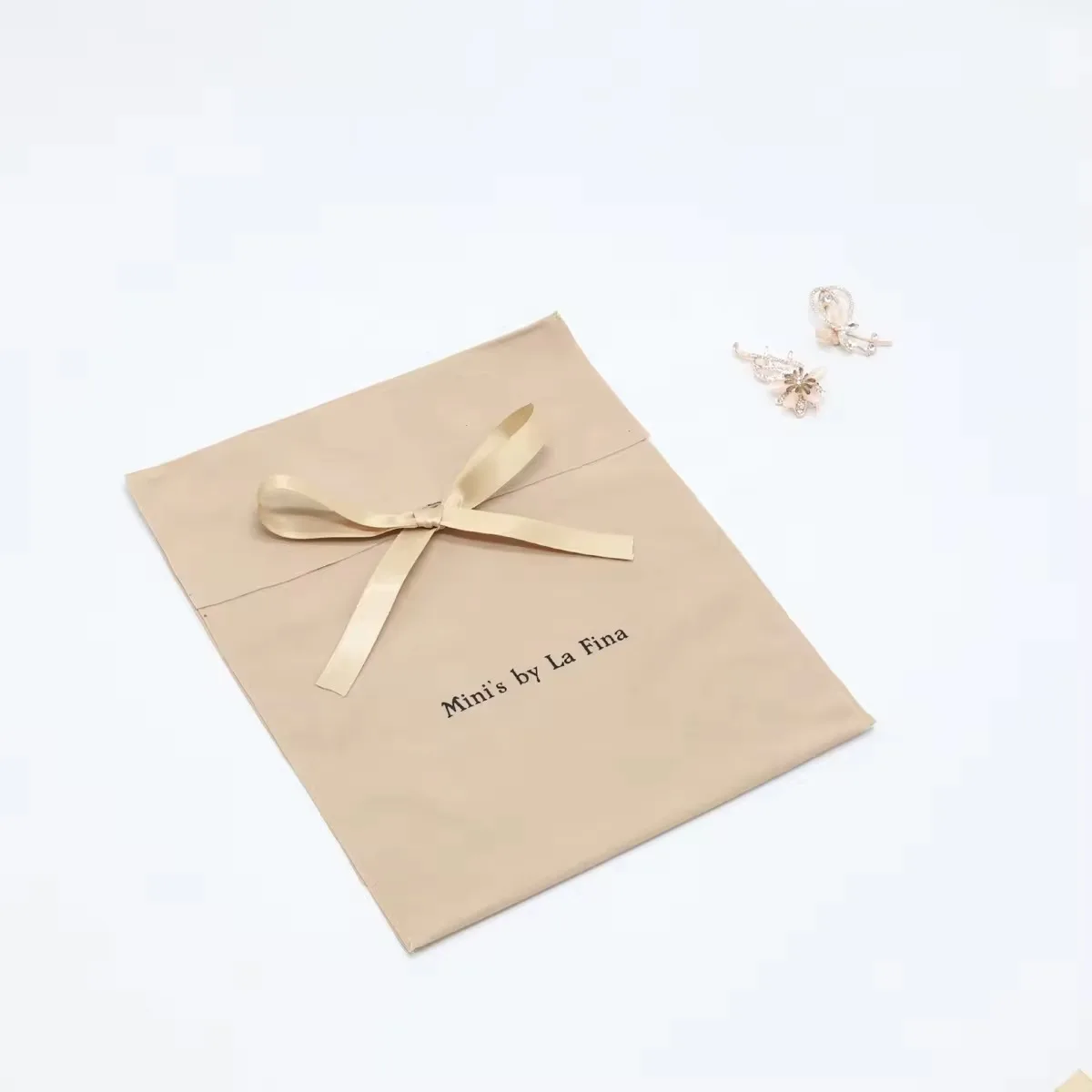 Soft Velvet Envelope Jewelry Pouch Custom Logo Book Suit Clothes Storage Dust Luxury Flap Velvet Bag With ribbon