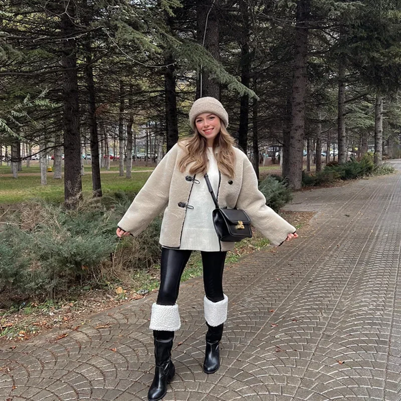 2024 Lamb Plush Jacket New Winter Elegant Thicken Chic Horn Button Female Coat  Gentle Fur Integrated O-neck Casual Lady Outwear