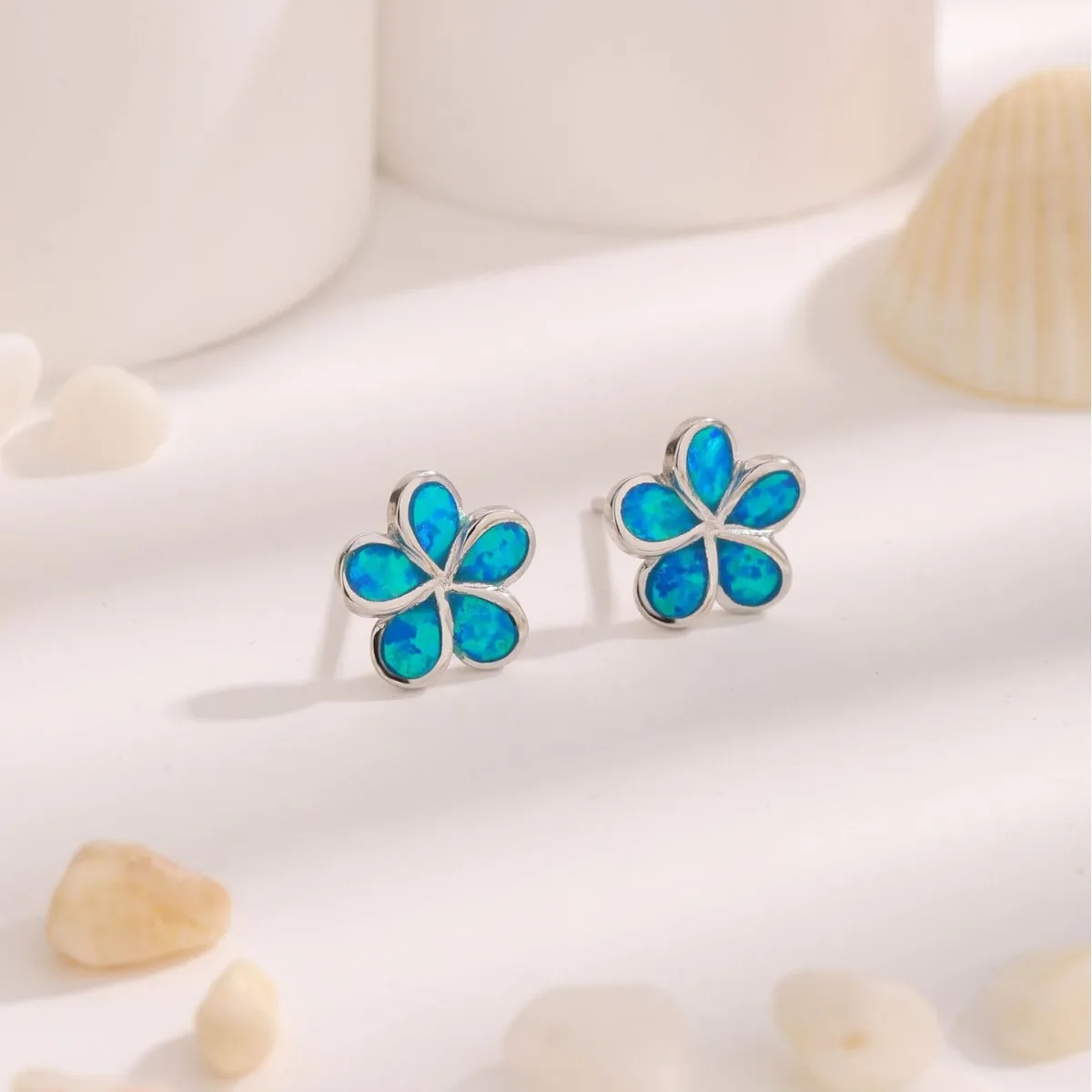 

Ins European and American style jewelry, flower earrings, cool style, new fashionable ear pendantsniche，high-end accessories