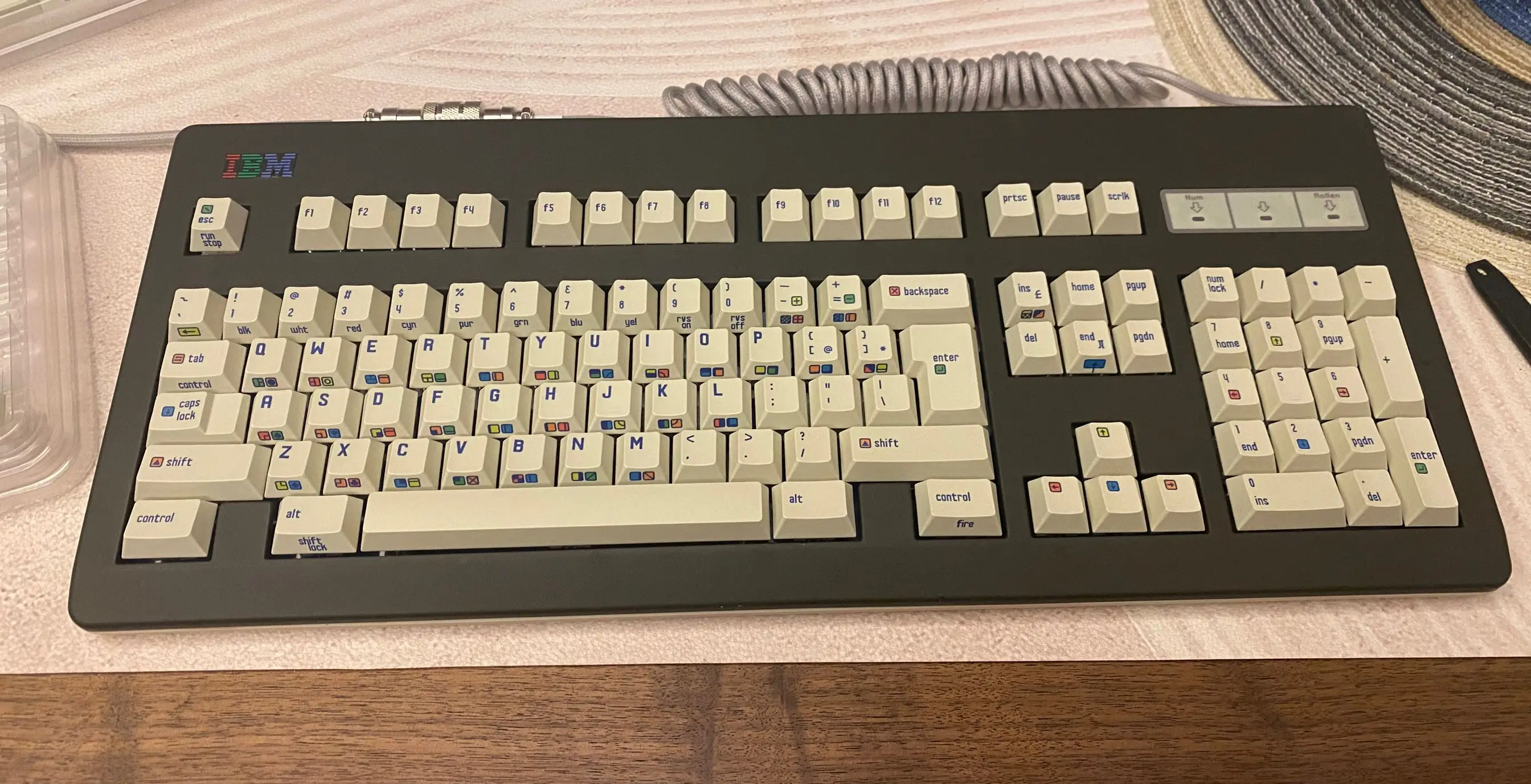 Commodore-keycaps Tema Retro 153 Teclas Commodore 64 C64 Pbt Keycaps Perfil Cereja Sublimação Teclado Mecânico com Iso Enter - Imagem 2