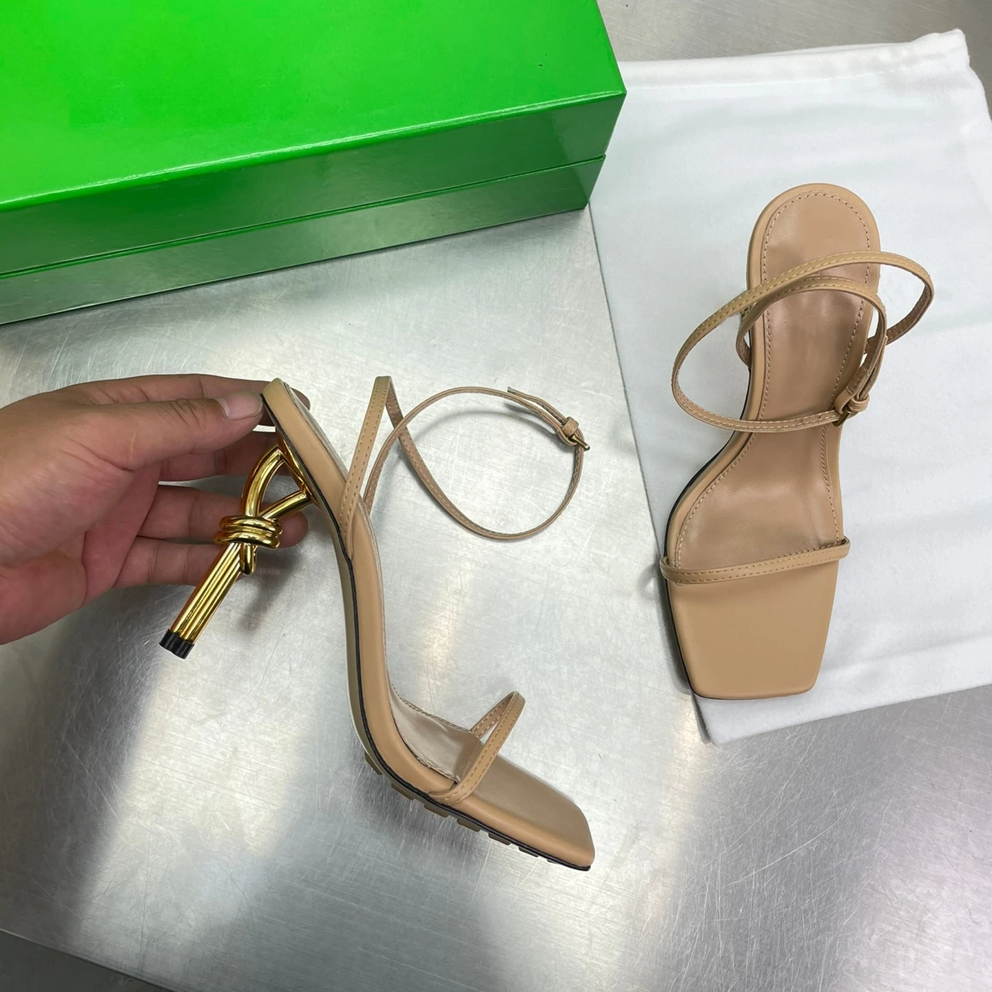 

2024 New Designer Summer Pumps Slippers Sandals Shoes Women's High Heels Square Toe Sandal Lady Shoes heels women with box