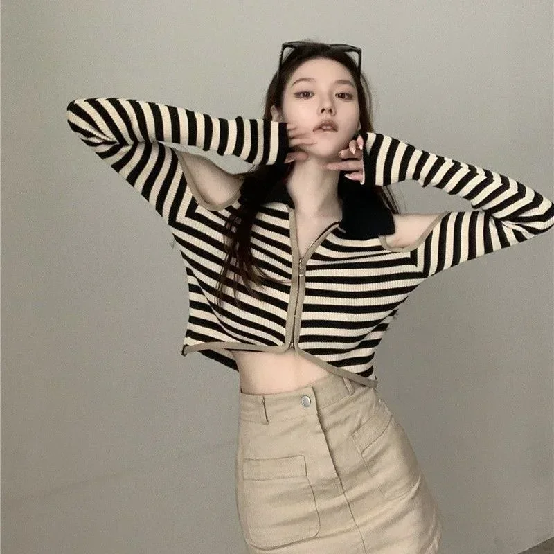 여성용 오프 숄더 니트 가디건 탑, 슬림 폴로 칼라, 긴팔 스트라이프 대비 짧은 티셔츠, 핫 걸, 가을 신상
