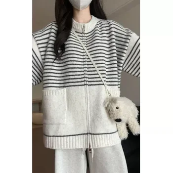 Elegante cardigan maglione girocollo a righe bianche per la collezione autunnale e invernale da donna 1