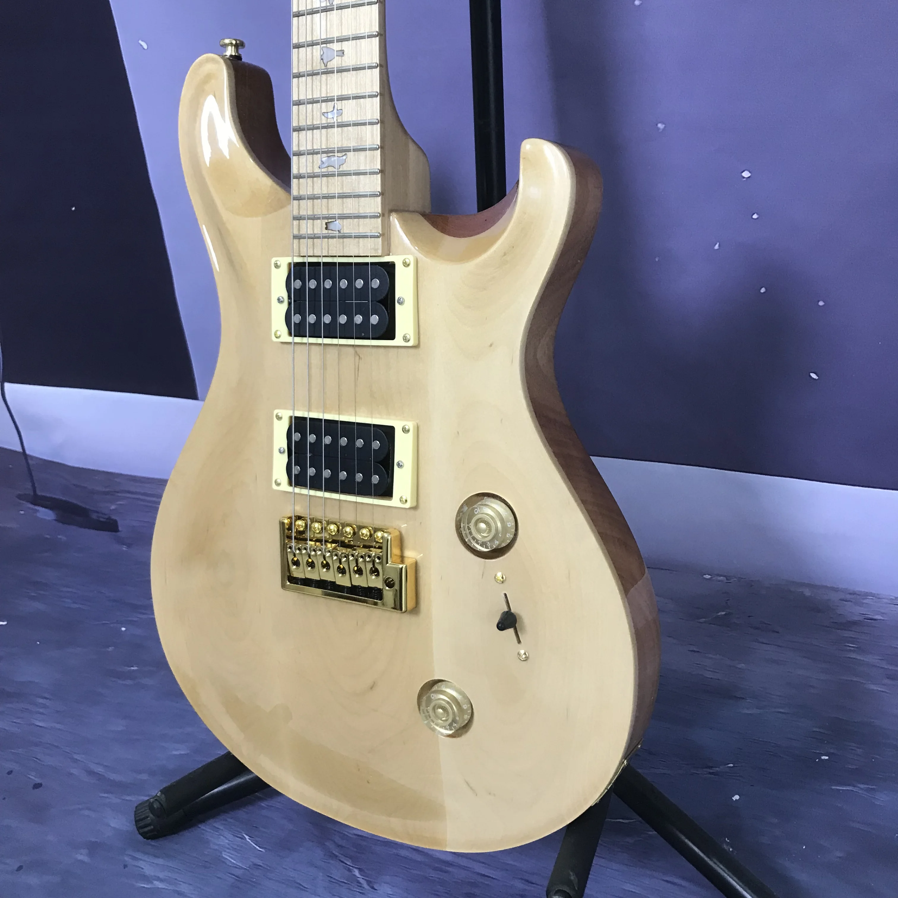 Electric guitar natural color maple wood top bird mahogany body good sound quality in stock