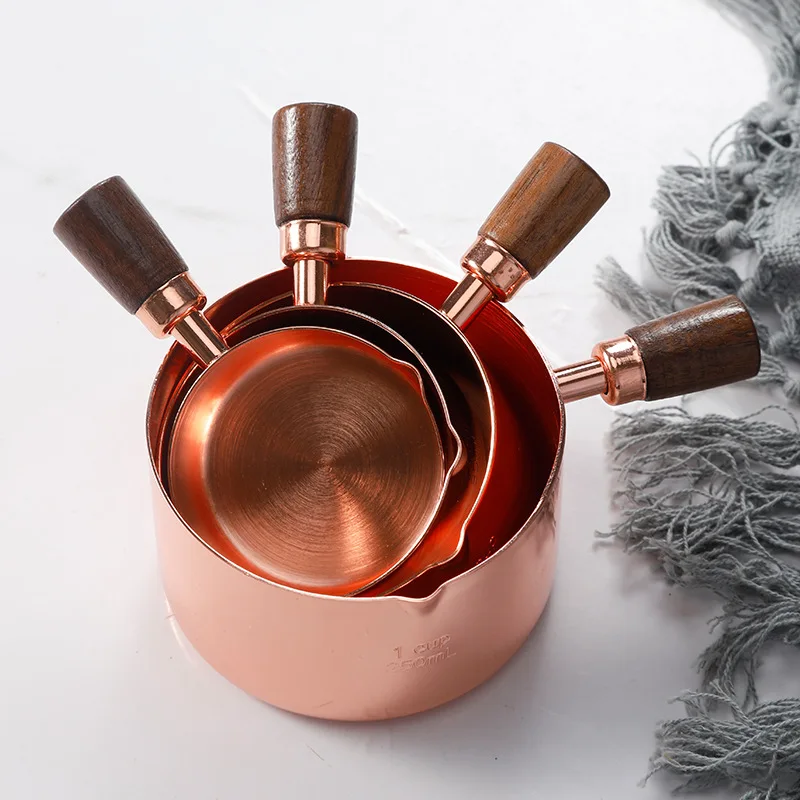 

Набор из 4 мерных стаканчиков из нержавеющей стали с деревянной ручкой, медные мерные чашки для сухих и жидких ингредиентов-кухонные инструменты