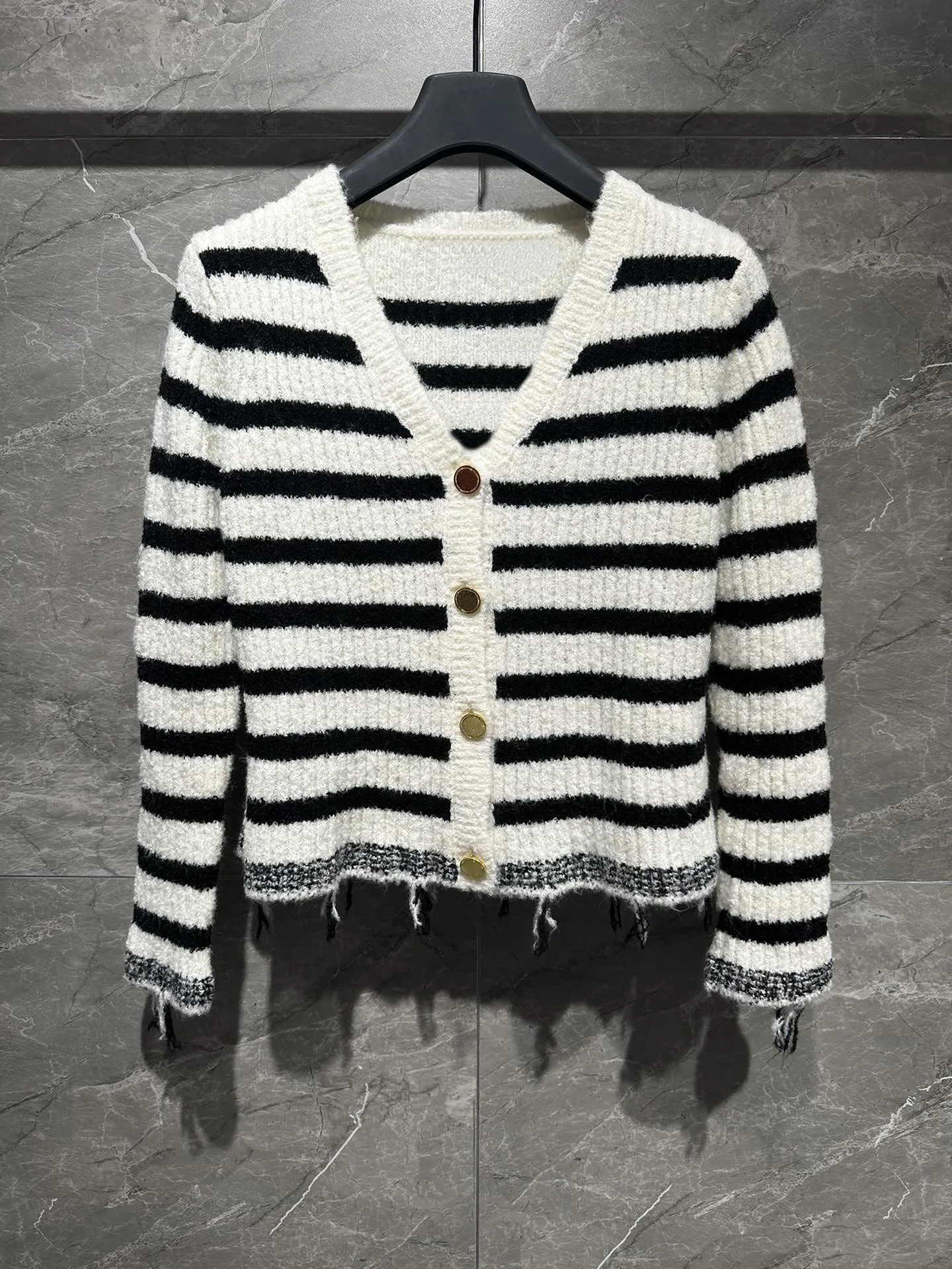

Striped cardigan V-neck neckline hem heavy industry frayed tassel craft leisure and comfort 2023 autumn new hot