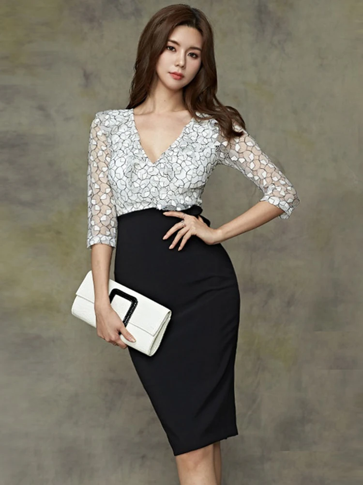 

Женское кружевное платье-миди с V-образным вырезом и бантом