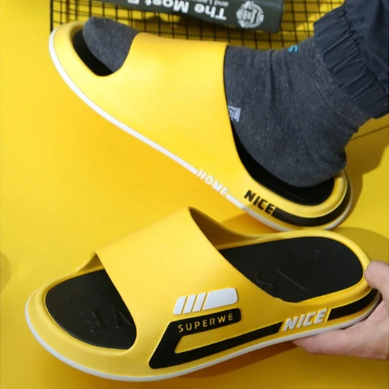 Fashion Summer Men Slippers Flat Beach Shoes Non-slip Sandals Indoor Home Slippers Casual Light Slides Male