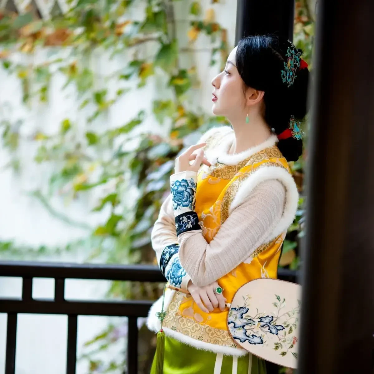 Autumn Winter Qing Dynasty Tang Suit Suit with Top Cheongsam Dress Inner Vintage Fur Collar Thickened Vest for Women Plus Size