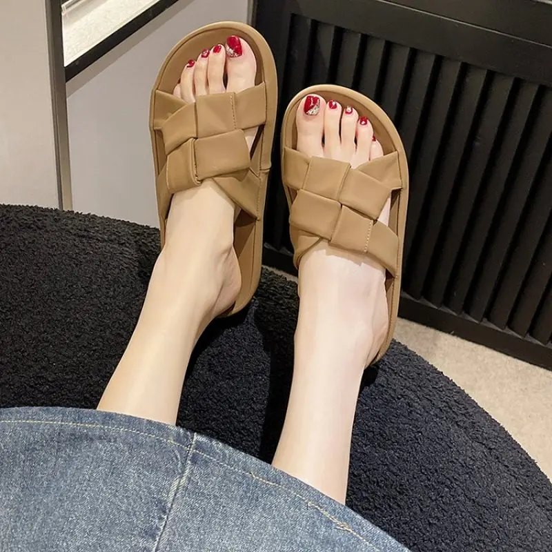 

New Women's Summer Outwear White Casual Thick Sole Slippers Beach Sandal Slippers English Style Fashion Comfort Simple Light Sof