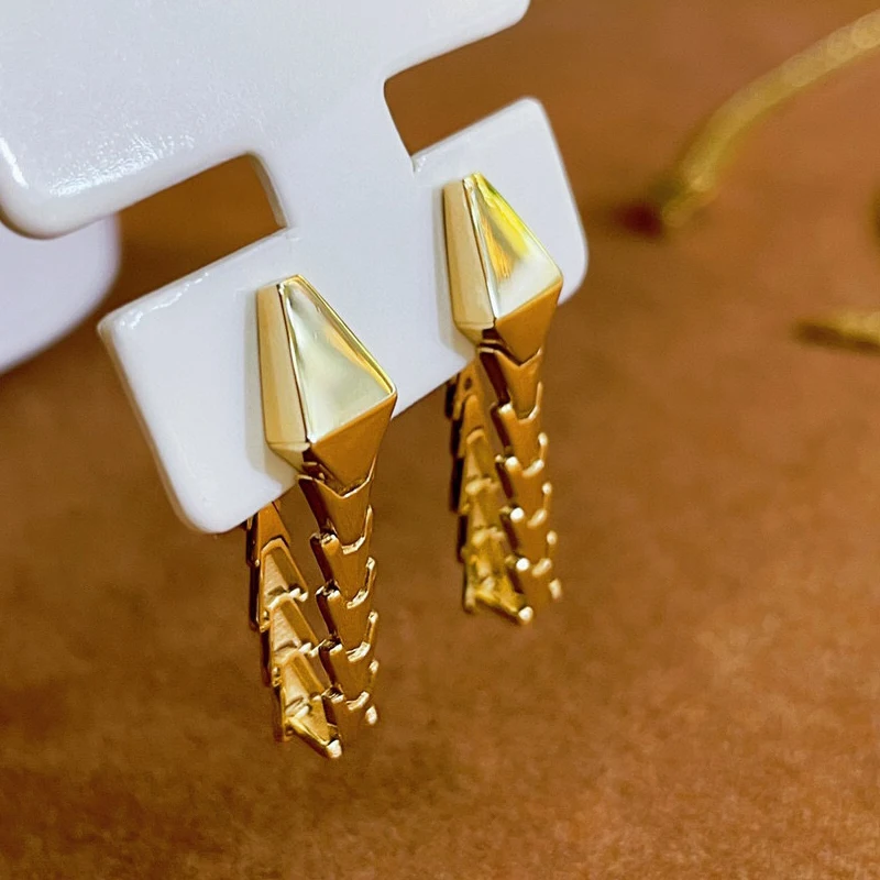 Aazuo 18K Pure Yellow Gold None Stones Fashion Animal Snake Stud Earring Gifted For Girl Birthday Party Fine Jewelry