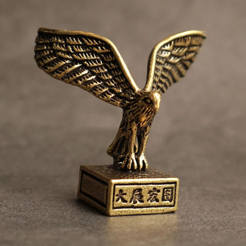 

Статуя Орла 1 шт., миниатюрная скульптура ручной работы, орнамент, винтажная фигурка птицы из чистой латуни для интерьера, рабочего стола