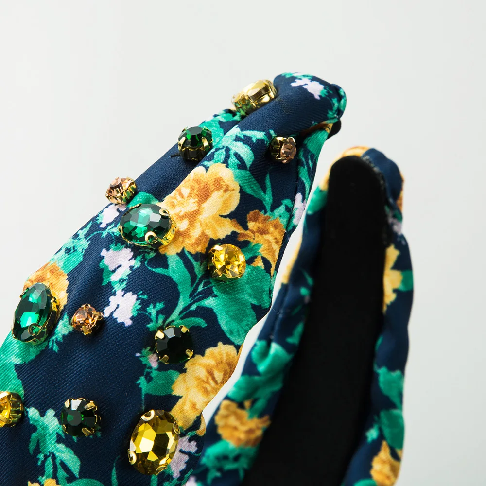 Рисунок 3 - Повязка на голову с цветами в стиле