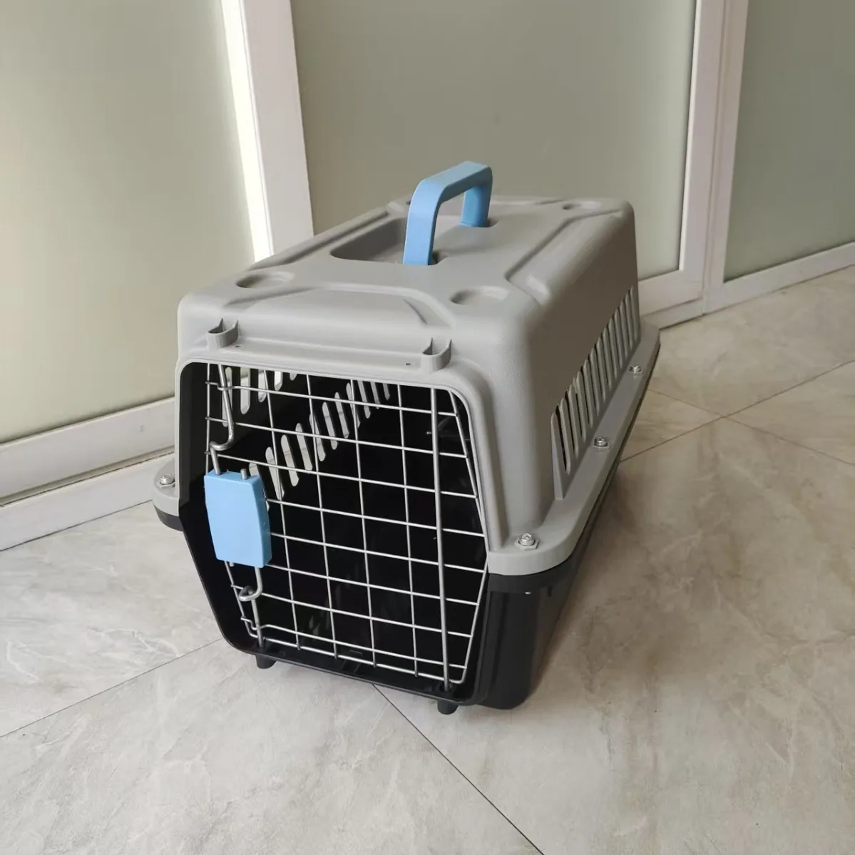 Pet Travel Luggage Breathable Go Out Plastic Cat Cage Large Space Consignment Supplies Product Portable Cat Carriers Accessories
