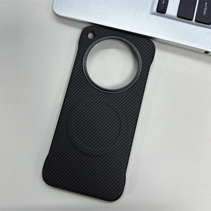 Ultra Thin Carbon Fiber Texture Magnetic Case with Hard PC Frameless Design