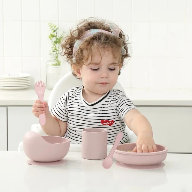 BPA 없는 실리콘 소재로 만들어진 안전한 어린이 식기 세트