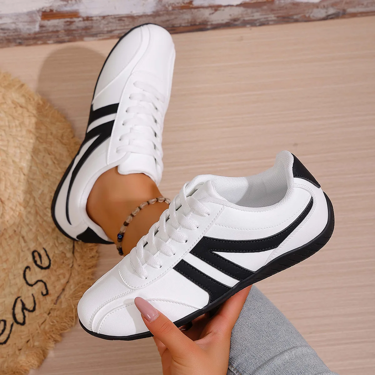 2025 new Women's Lightweight Breathable Shoes Stylish Lace-Up Casual Shoes - With Closed Toe Design, Perfect For Casual Wear