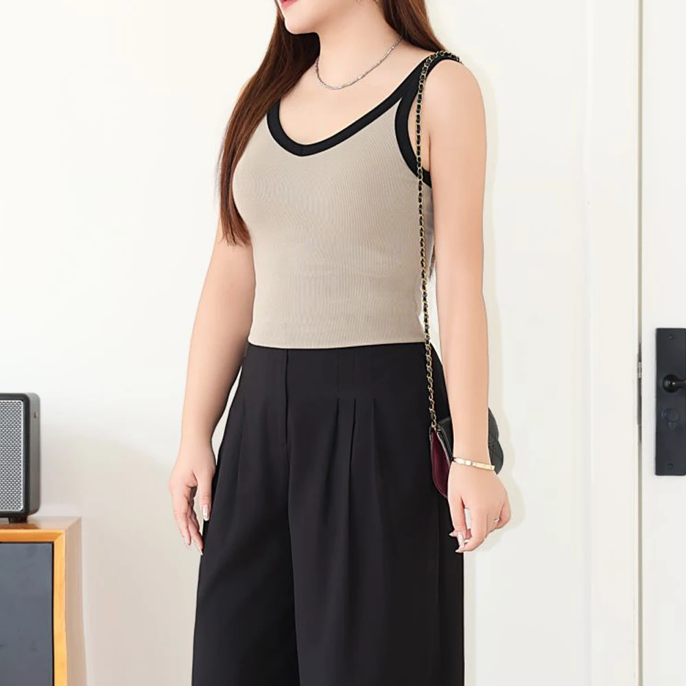Plus Size Women's Basic Tank Tops Premium V-Neck Slim Fit With Chest Pad Sleeveless Inside Vest Color Contrast