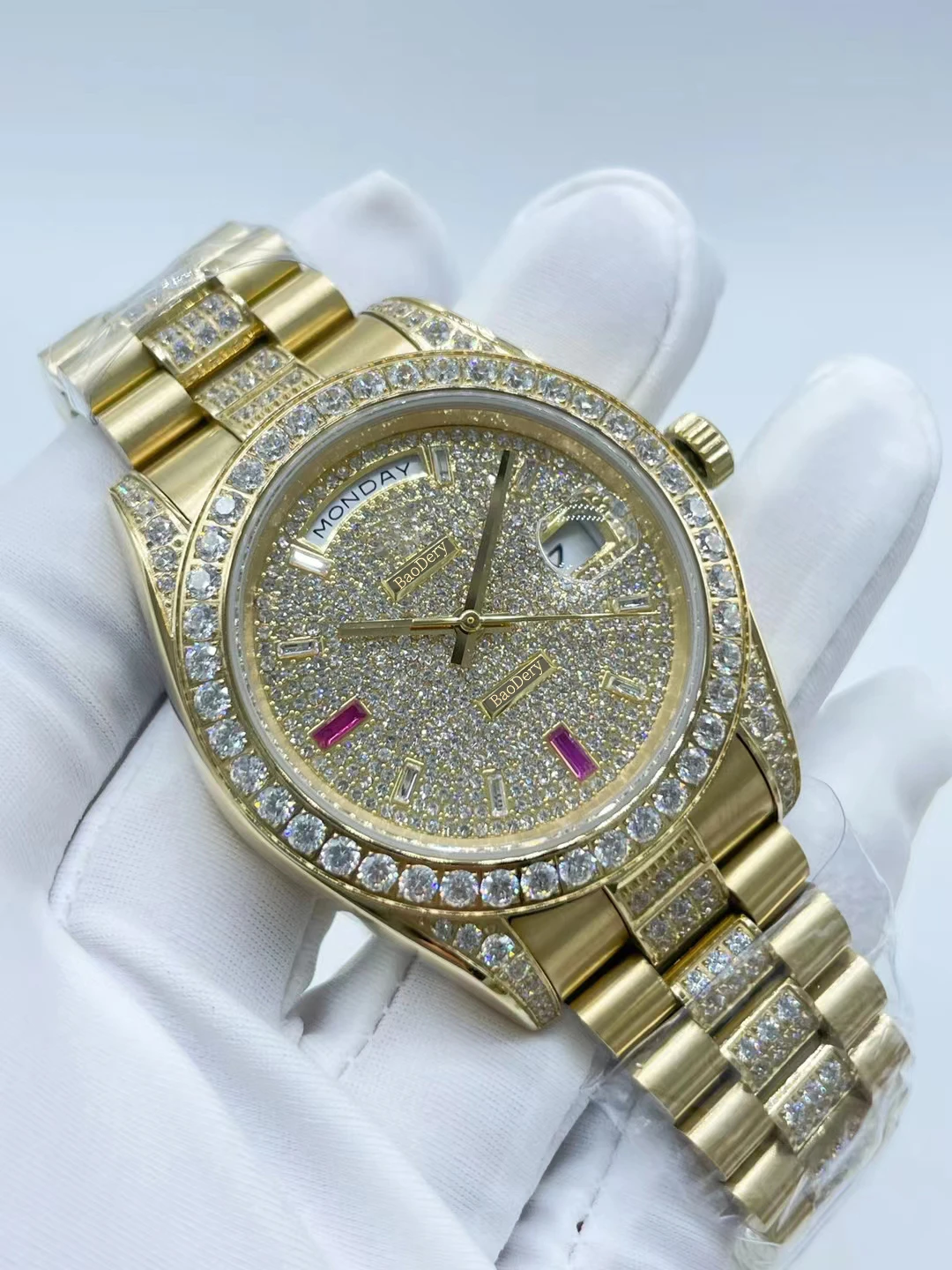 Elegant Timekeeper for Women - A 36mm Watch with Mechanical Movement & Unique 3D Roman Surface