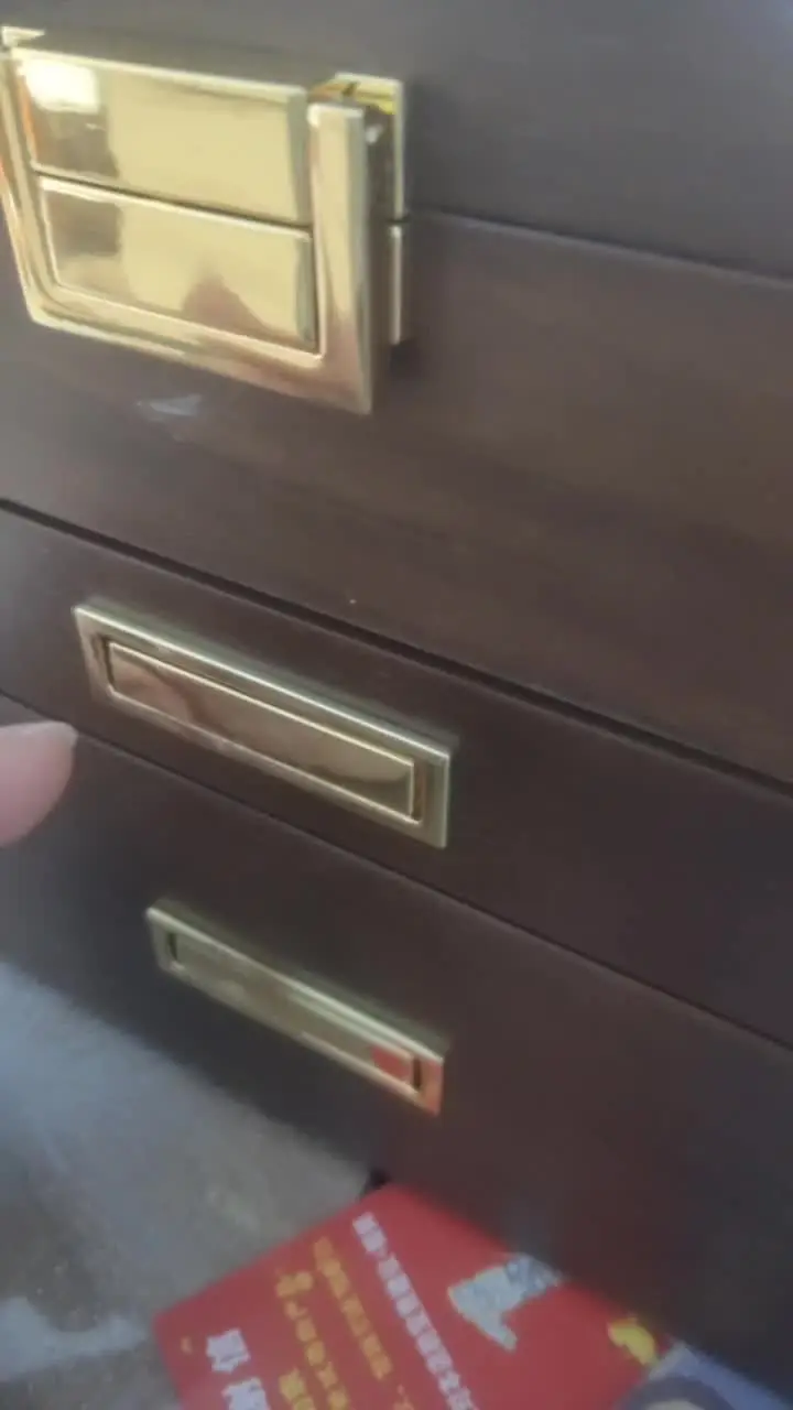 AKOZLIN, Grande portagioie organizer funzionale con serratura con grande specchio, custodia per gioielli in pelle per donne e ragazze, per anelli, collane, orecchini, bracciali, organizer grigio