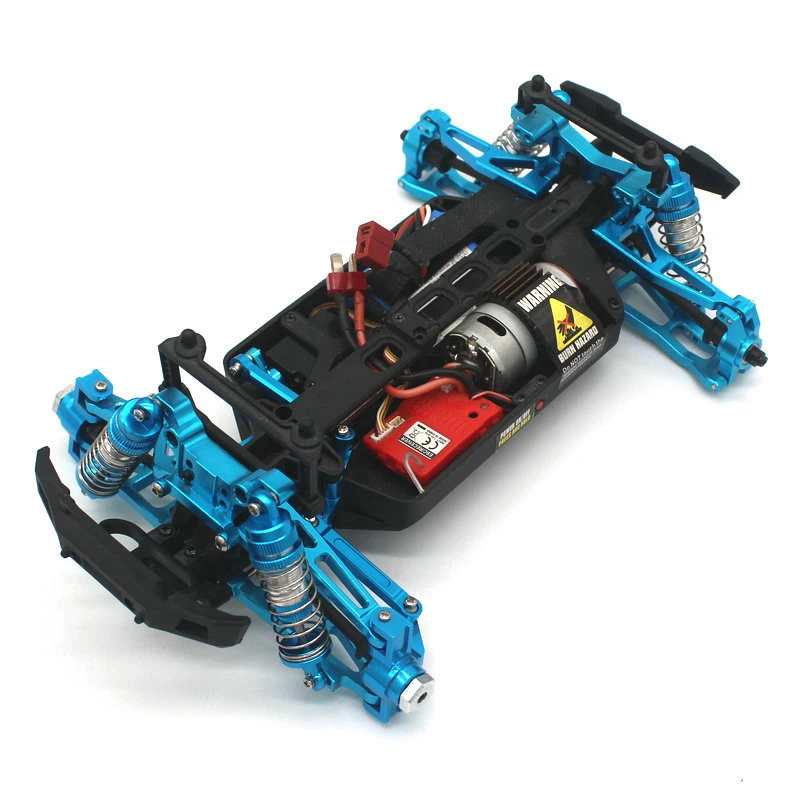 Vue de dessus de la voiture RC tout terrain 4x4 2.4GHz modèle sportif, montrant le châssis et la carrosserie profilée.